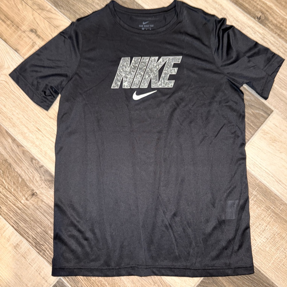 Nike charcoal men’s tee EUC never worn Medium